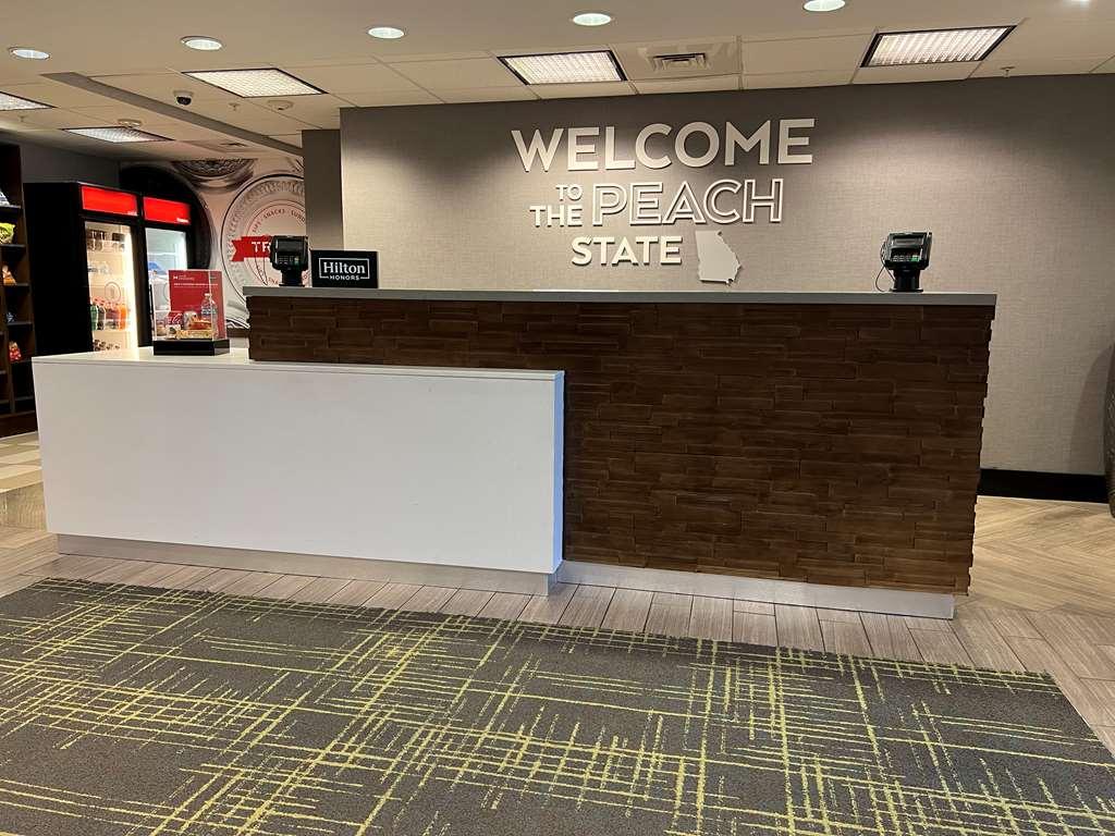 Hampton Inn Камминг Экстерьер фото