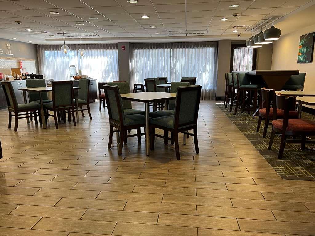 Hampton Inn Камминг Экстерьер фото