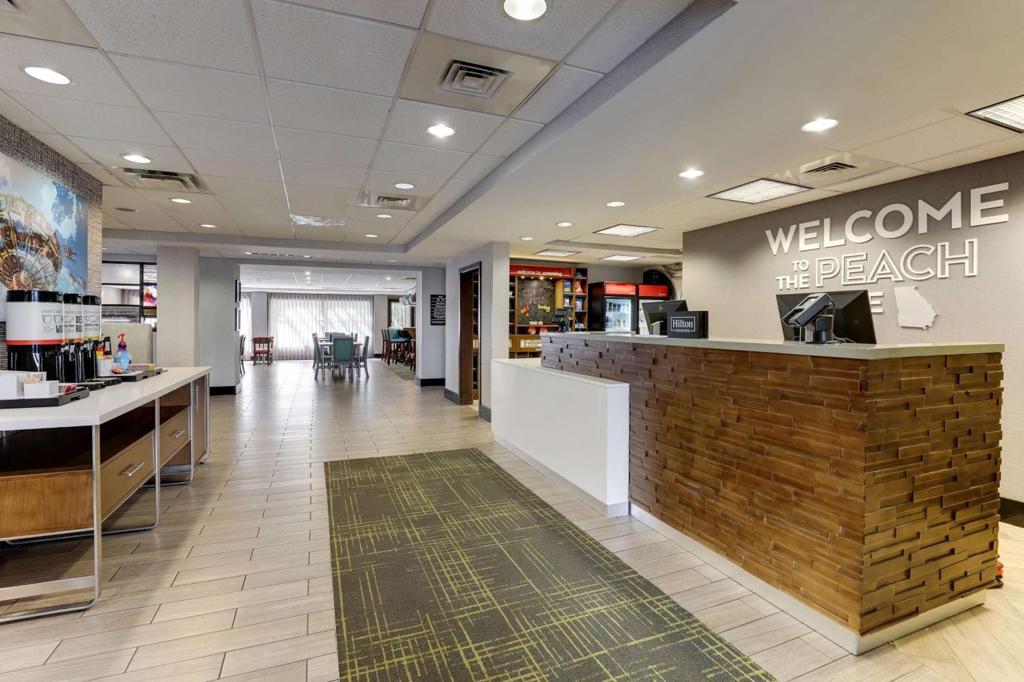 Hampton Inn Камминг Экстерьер фото