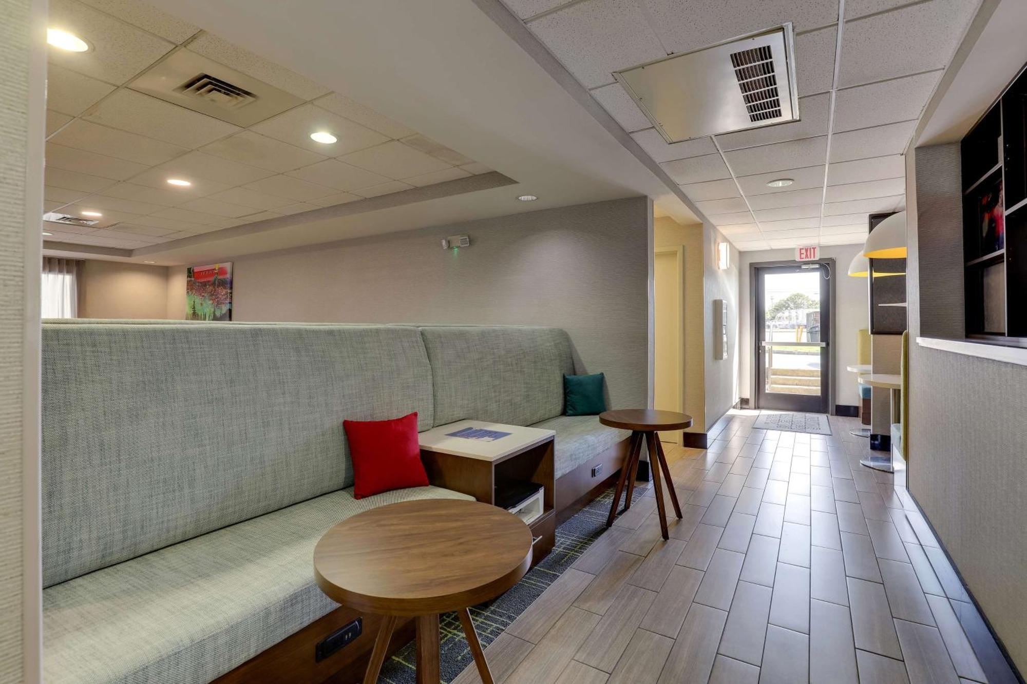 Hampton Inn Камминг Экстерьер фото
