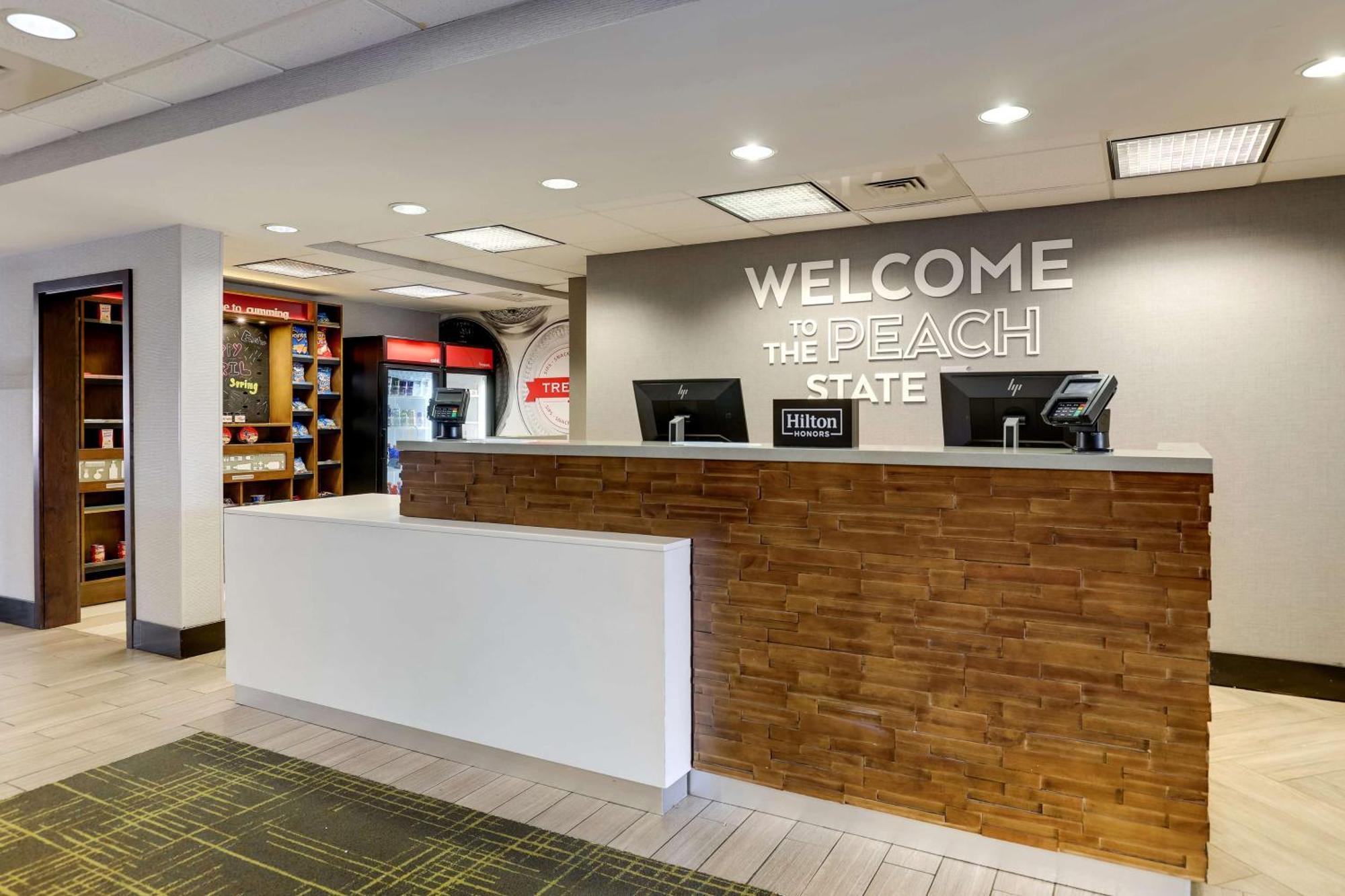 Hampton Inn Камминг Экстерьер фото
