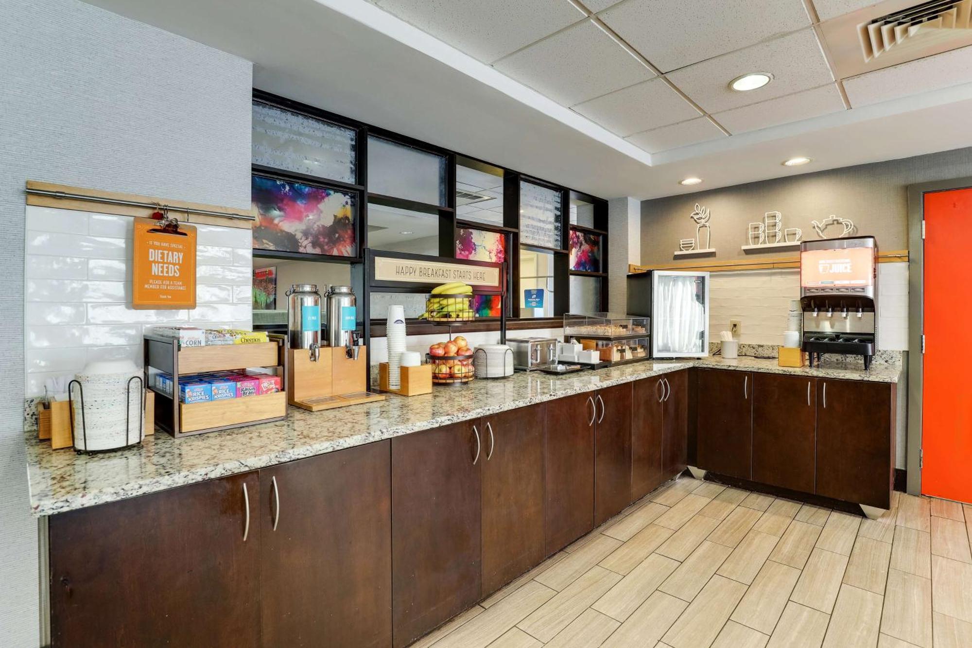 Hampton Inn Камминг Экстерьер фото