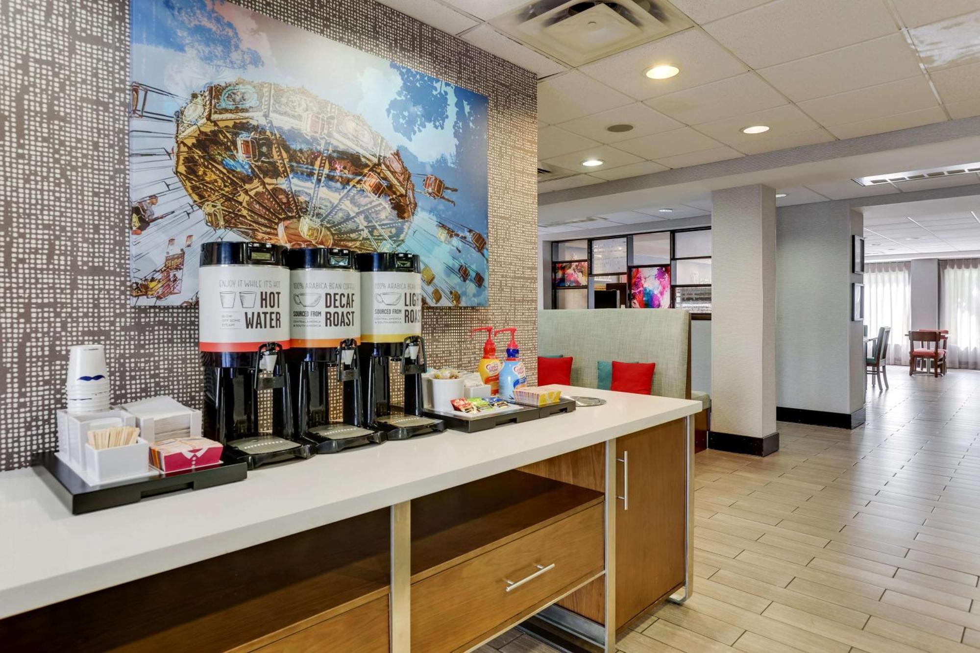 Hampton Inn Камминг Экстерьер фото