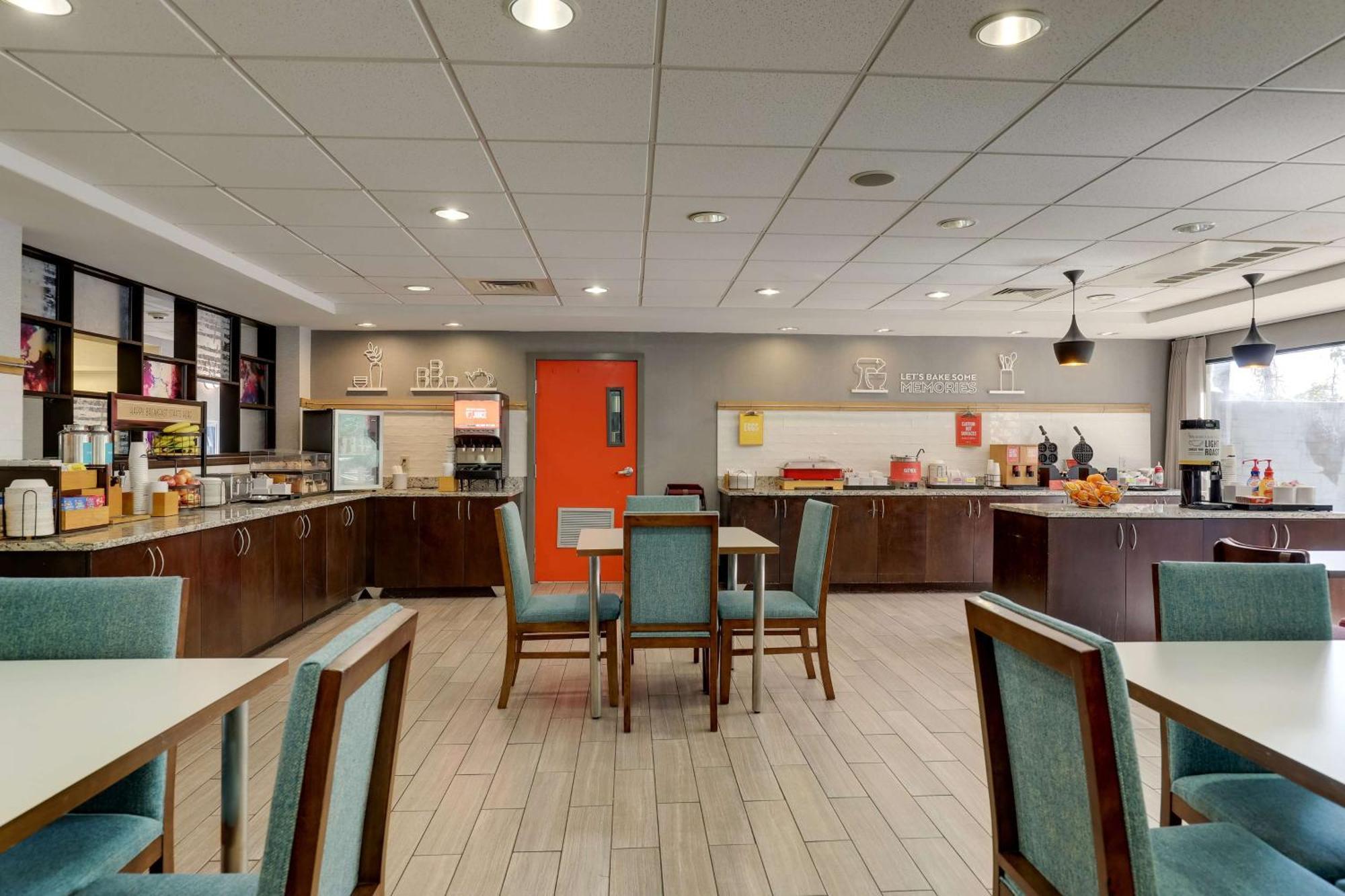Hampton Inn Камминг Экстерьер фото