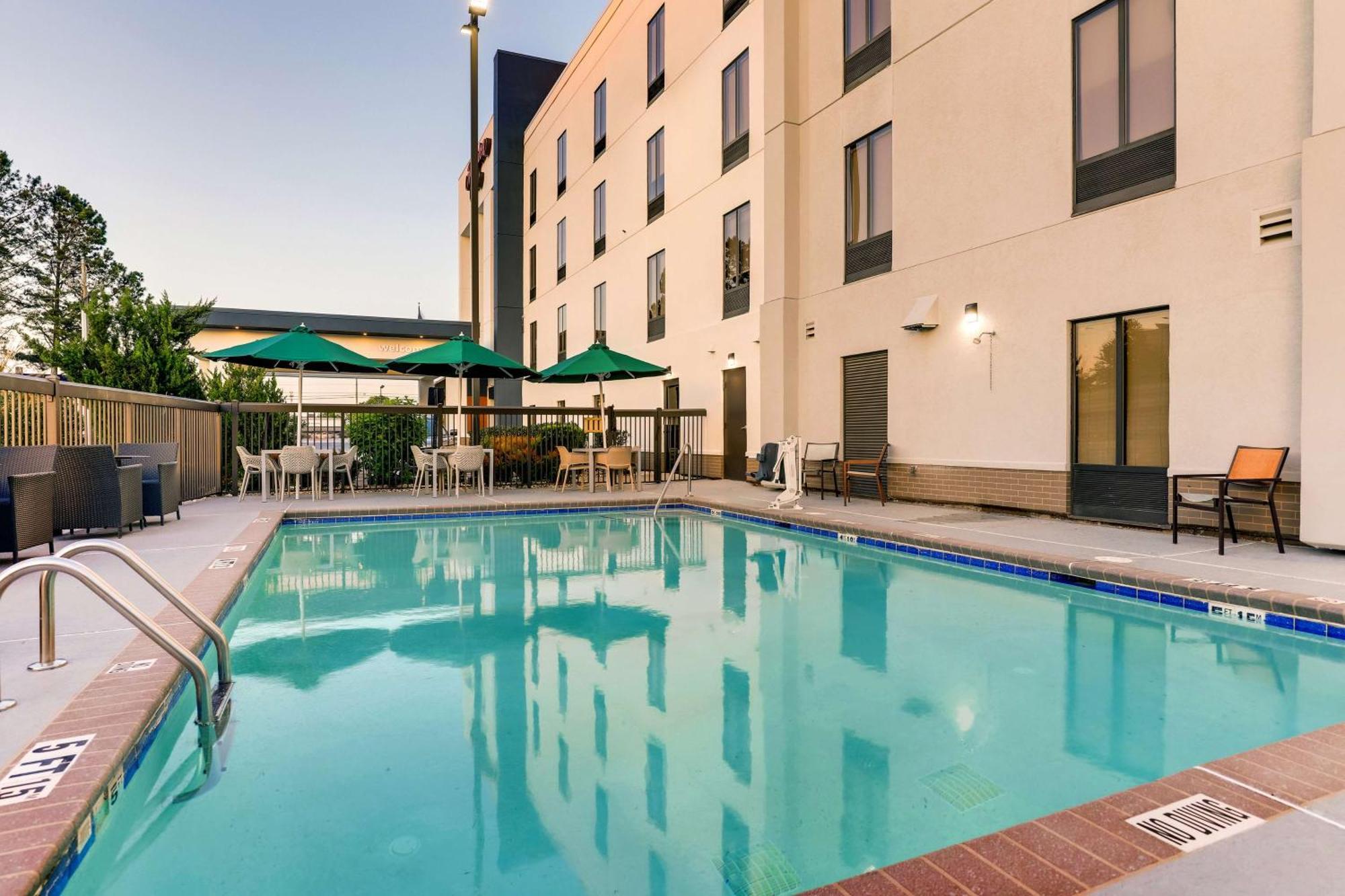 Hampton Inn Камминг Экстерьер фото