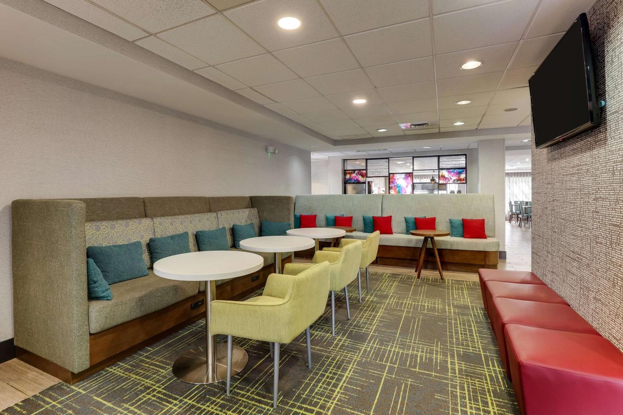 Hampton Inn Камминг Экстерьер фото